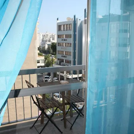 Apartment By The Sea 2 *